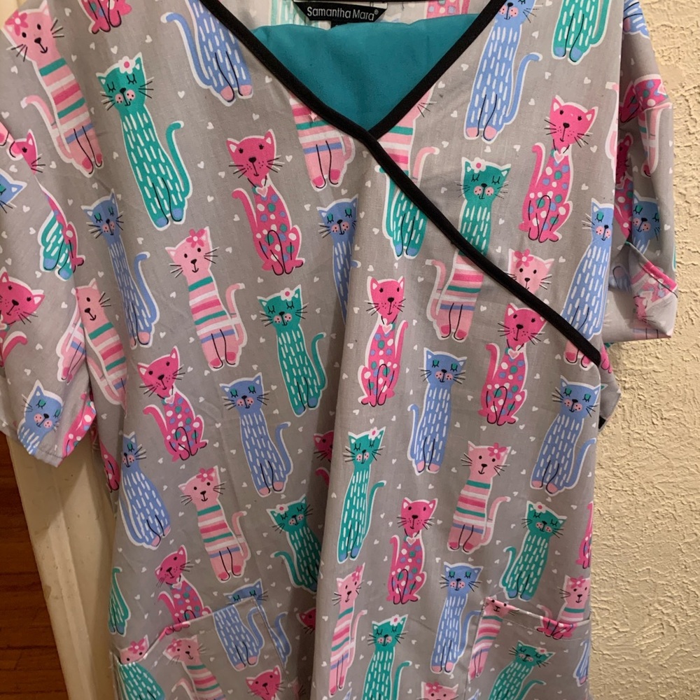 Scrubs 5 pants 3 shirts 1 shirt was worn once